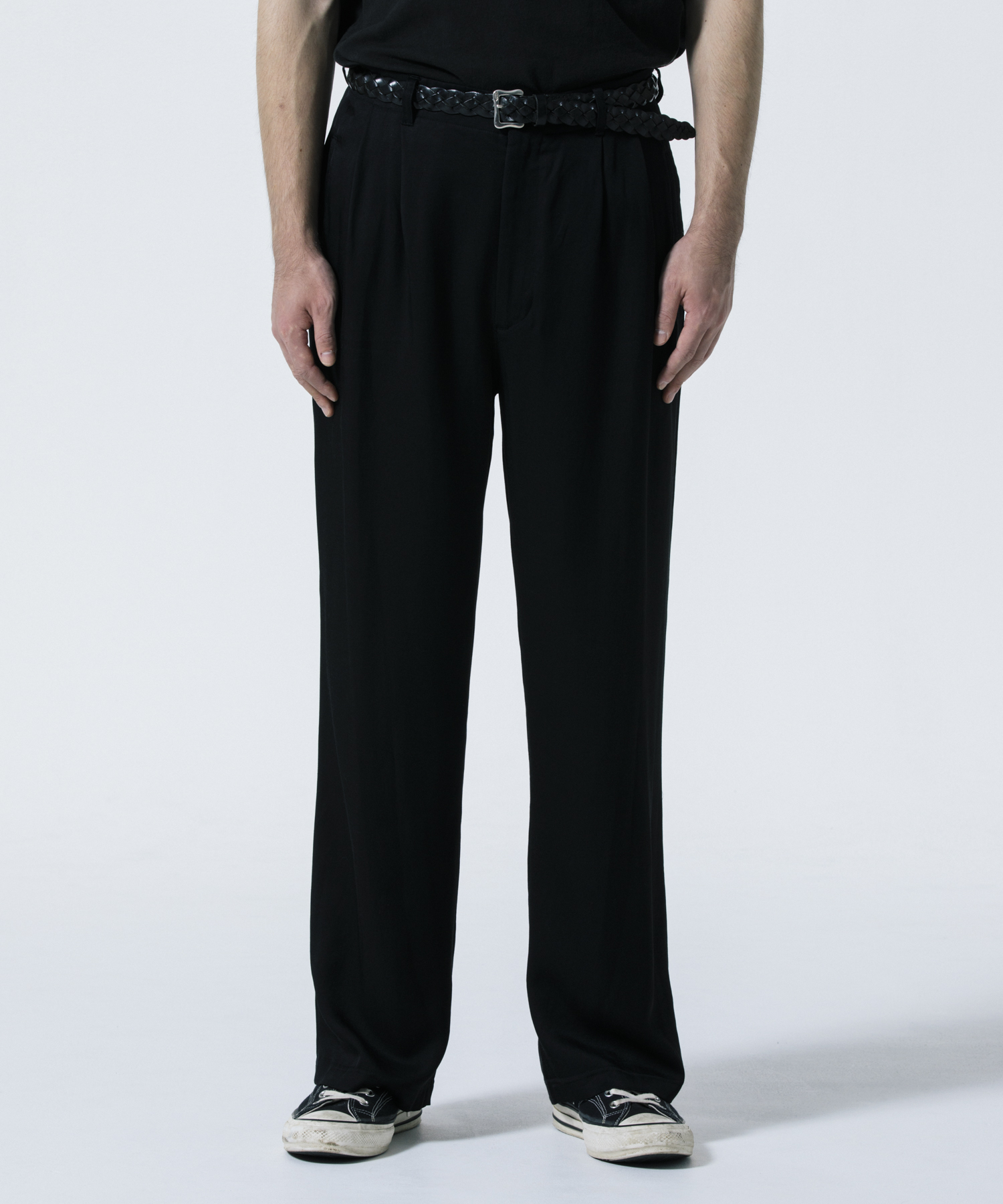 R9 2TAC CHINO PANTS モデル着用 7