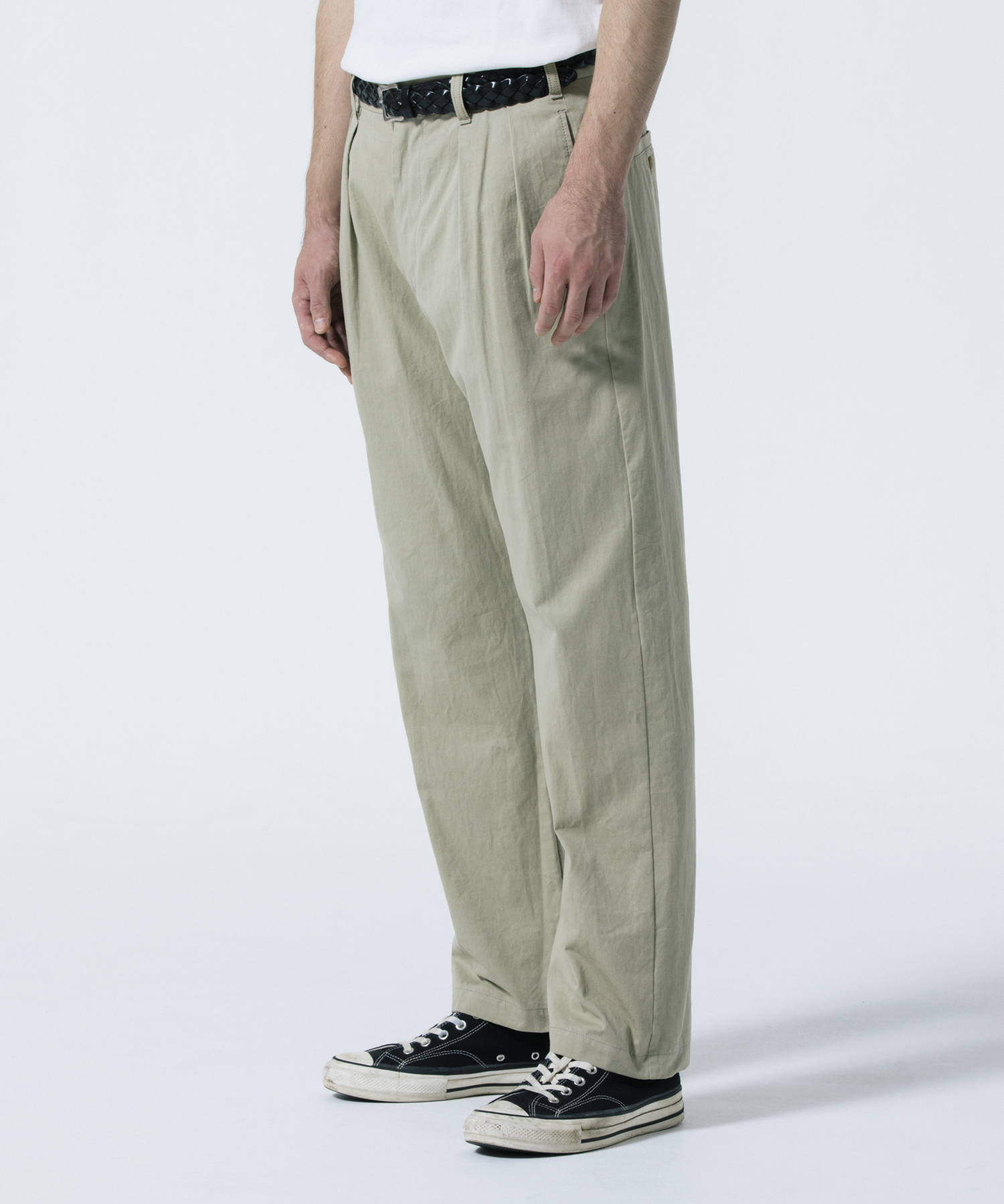 R9 2TAC CHINO PANTS モデル着用 8