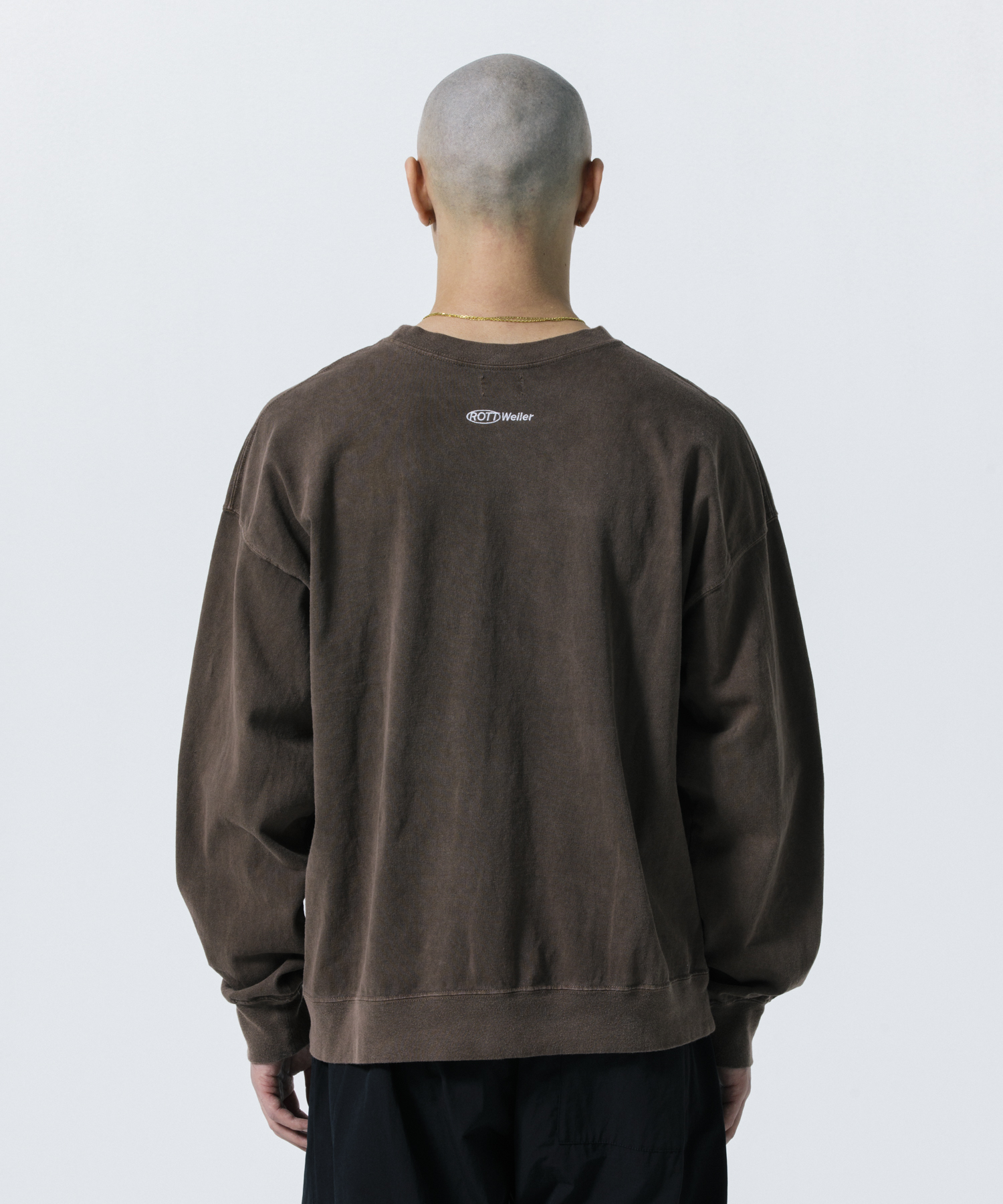 PIG RW SWEATER モデル着用 12