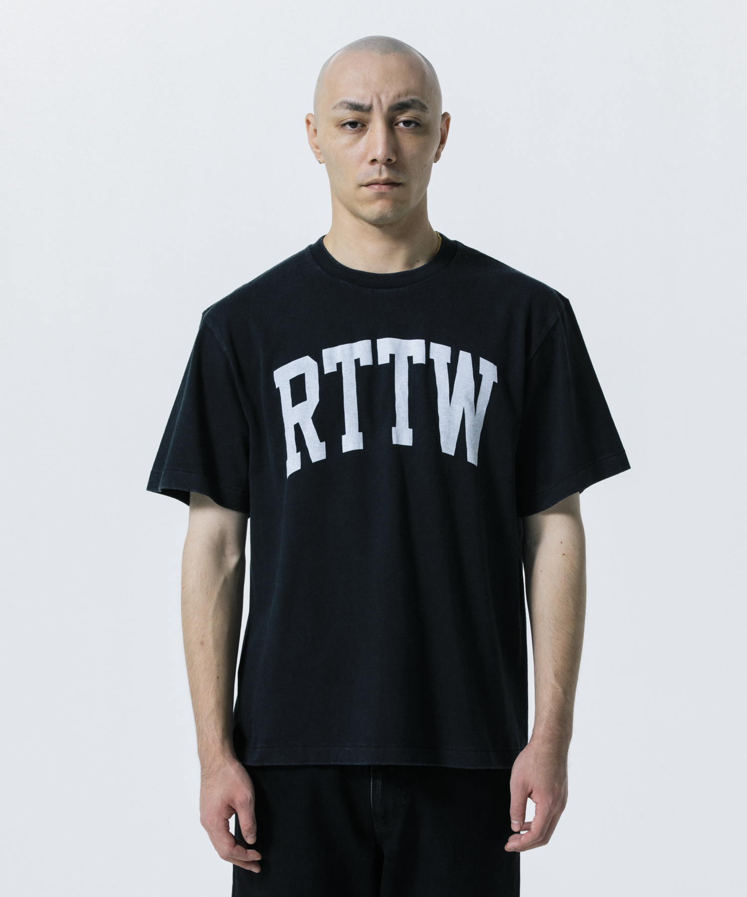 PIG RTTW TEE モデル着用 6
