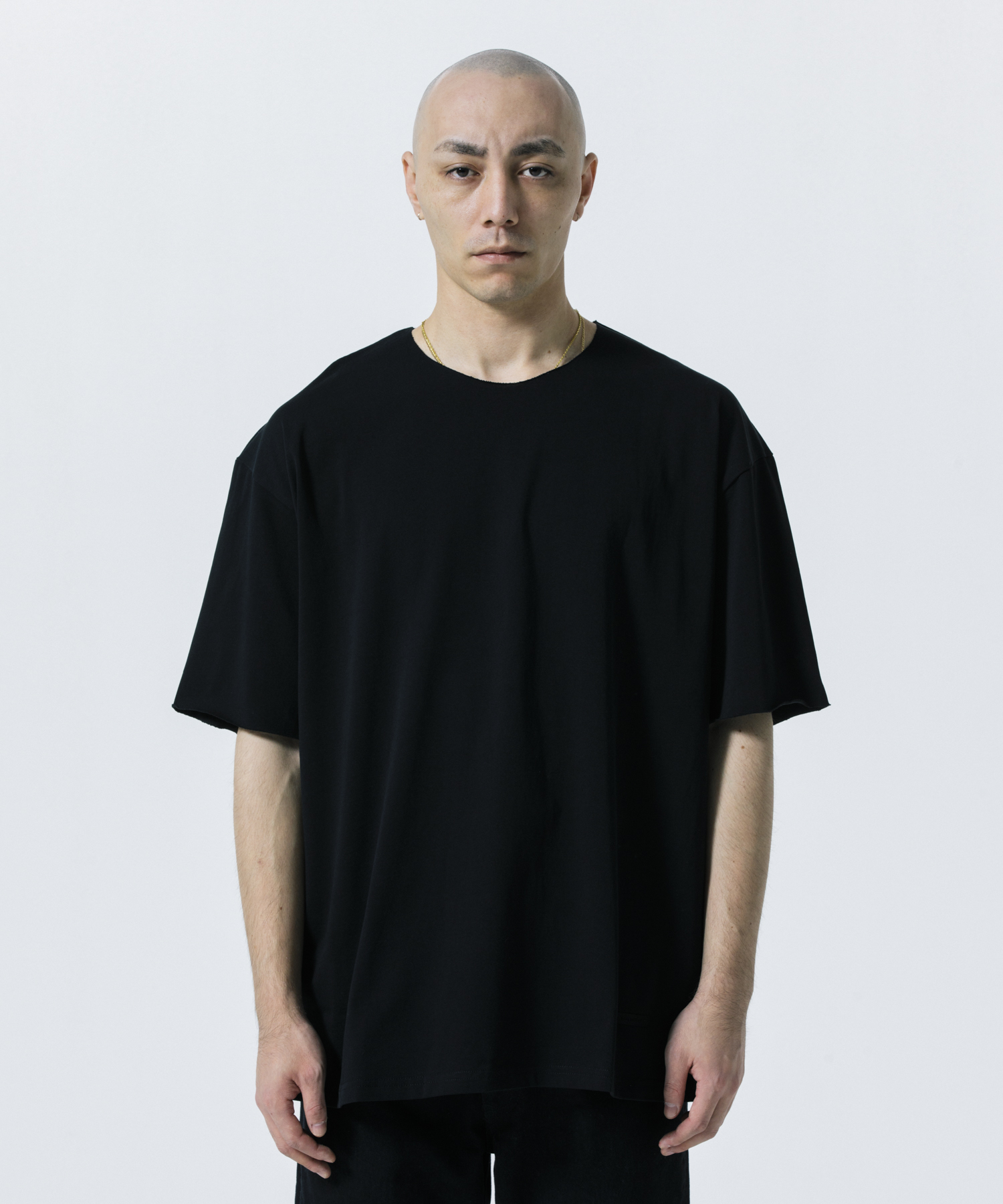 R9 CUTOFF TEE モデル着用 10