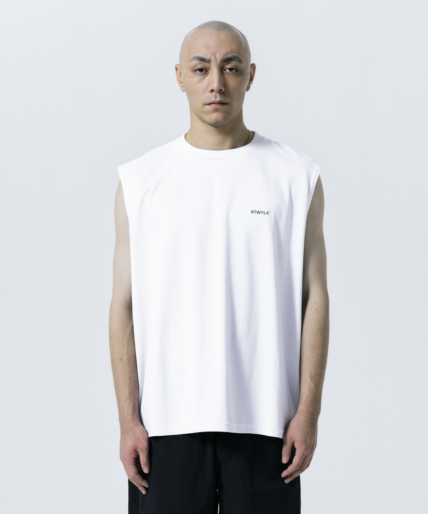 R9 VINTAGE NOSLEEVE TEE モデル着用 11