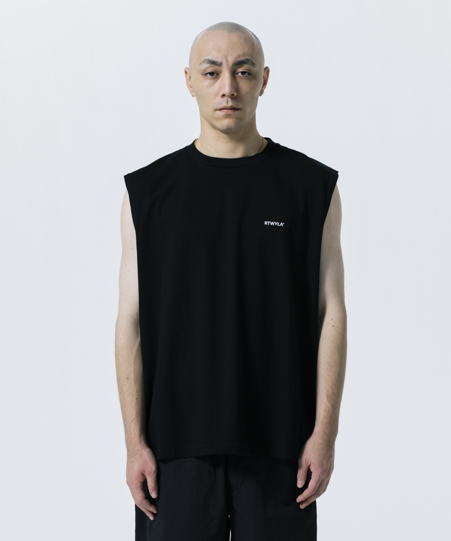 R9 VINTAGE NOSLEEVE TEE モデル着用 13