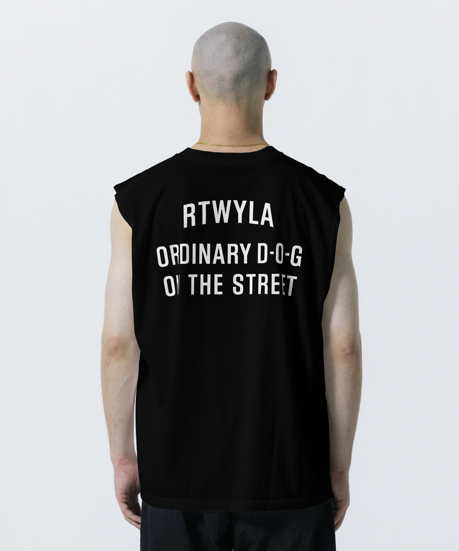R9 VINTAGE NOSLEEVE TEE モデル着用 14