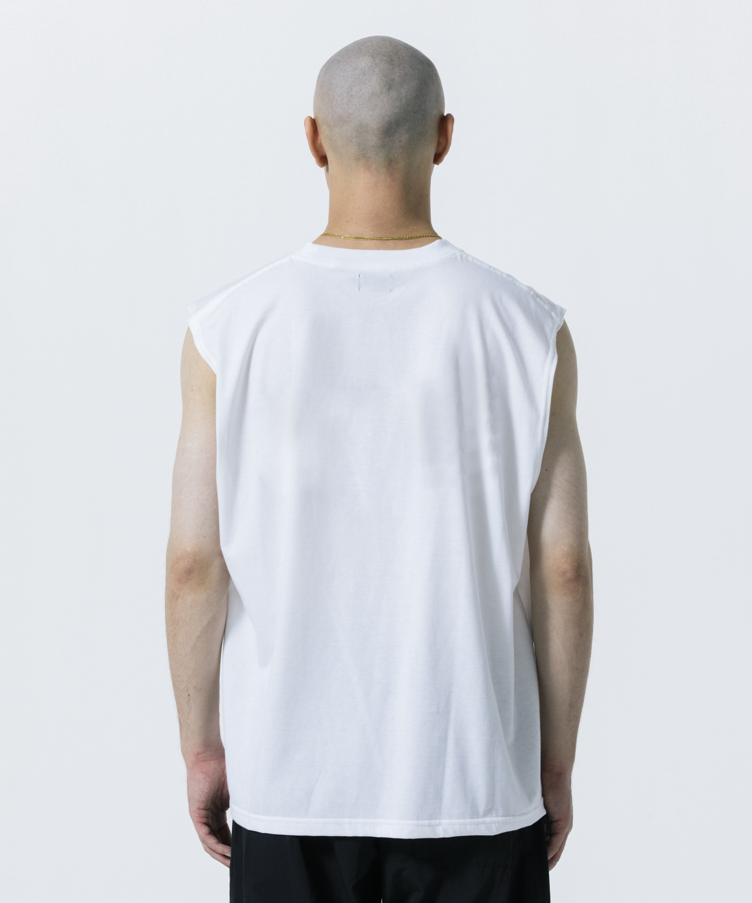 R9 RTWYLA NOSLEEVE TEE モデル着用 12