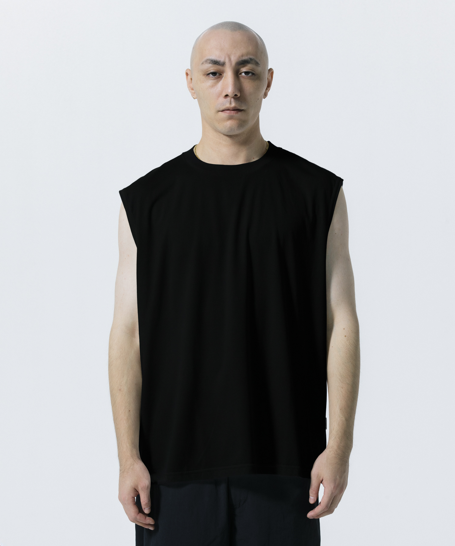 R9 RTWYLA NOSLEEVE TEE モデル着用 13
