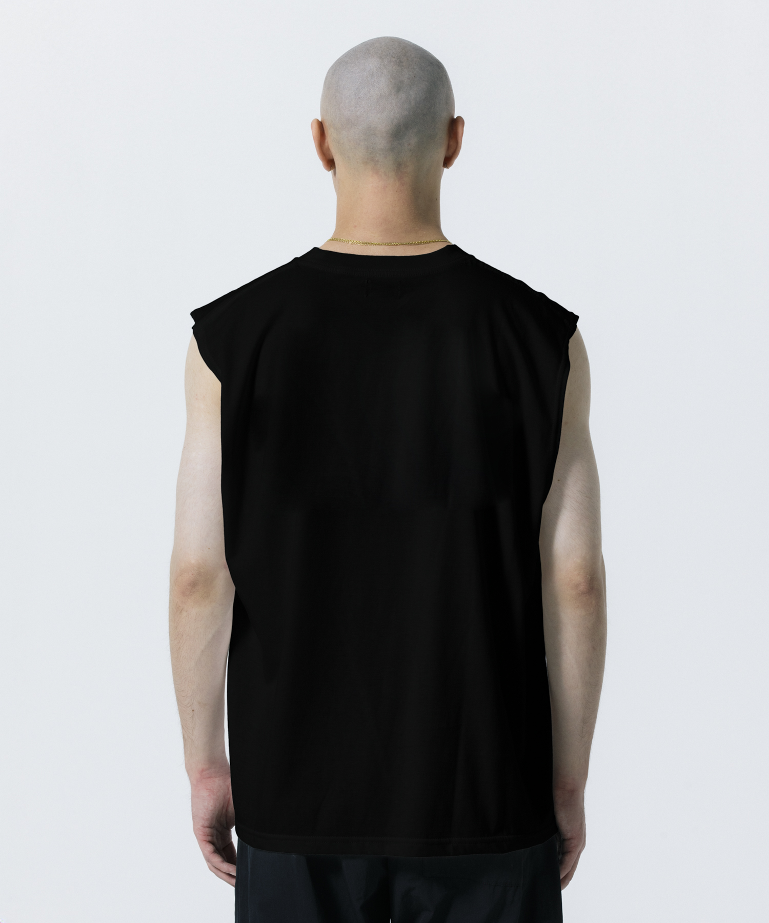 R9 RTWYLA NOSLEEVE TEE モデル着用 14